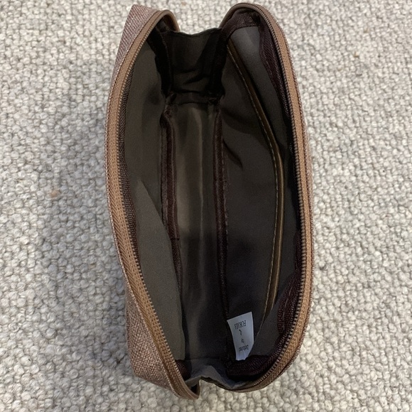 Cathay Pacific Toiletry Pouch - Picture 3 of 3